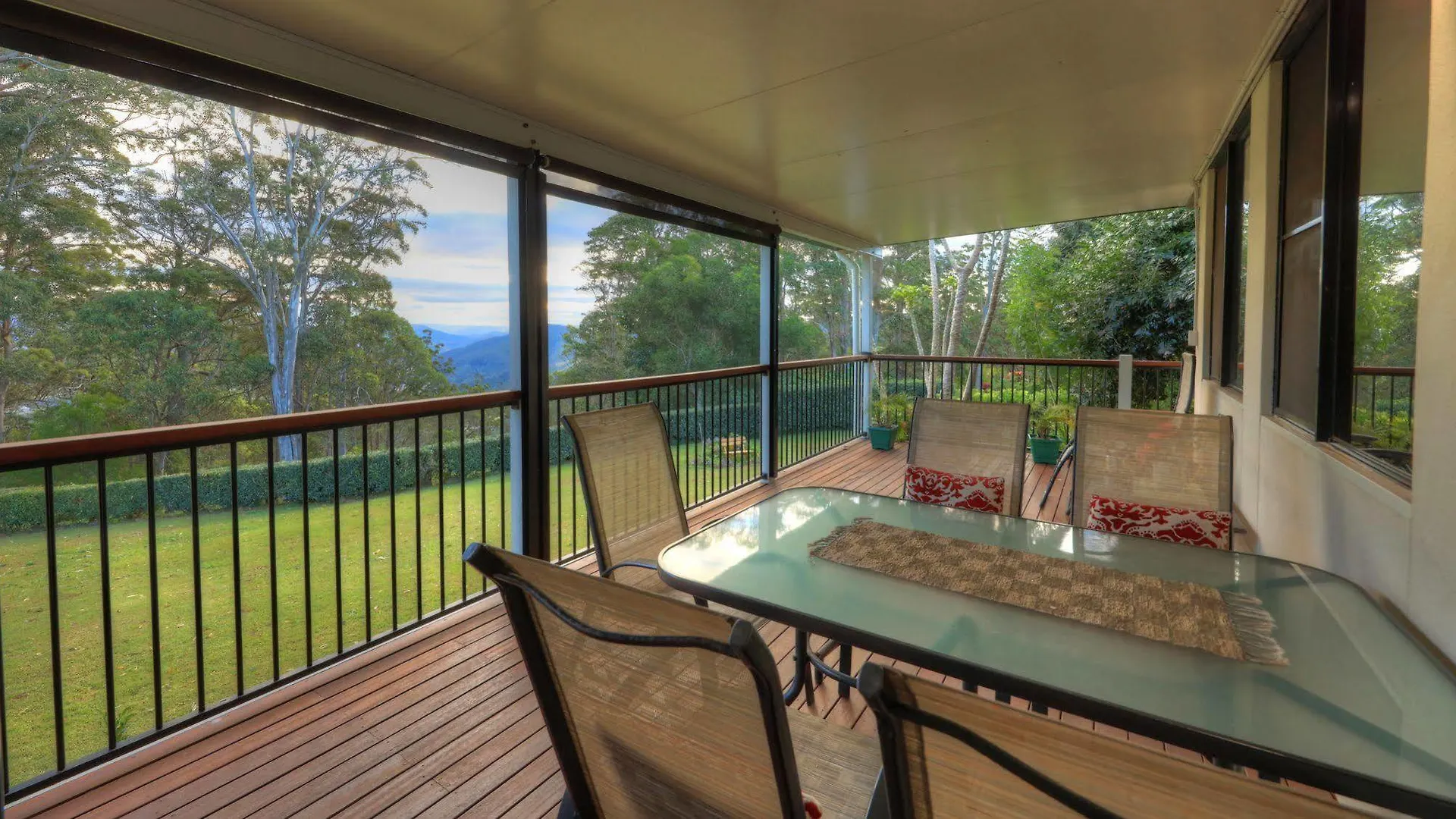 Mapleton Falls Accommodation 4*,